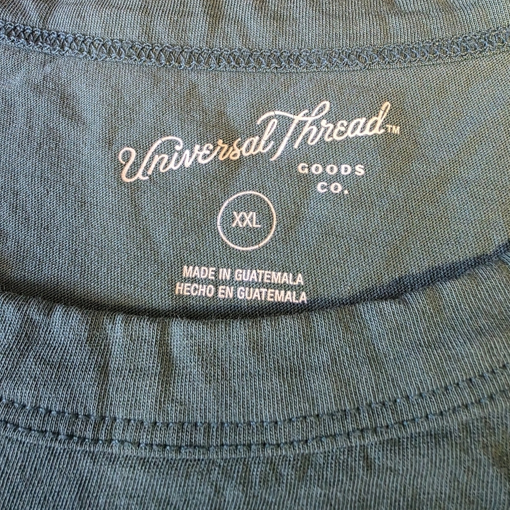 Universal Thread Tshirt - Picture 2 of 2